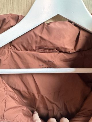 Chaqueta Oysho acolchada bronz