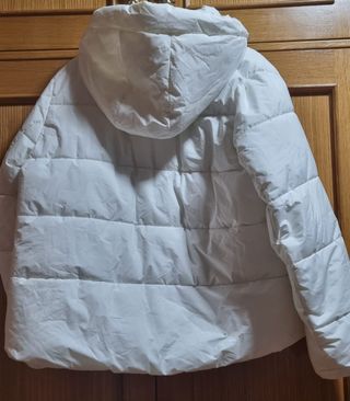 Plumas blanco con capucha