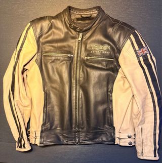 Chaqueta de moto Triumph de cuero original.