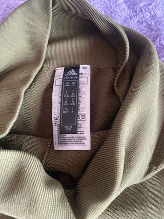 Leggings Adidas cortos verde oliva