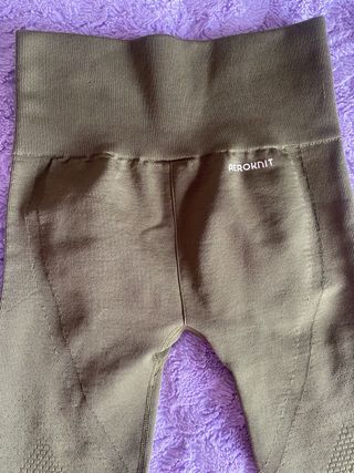 Leggings Adidas cortos verde oliva