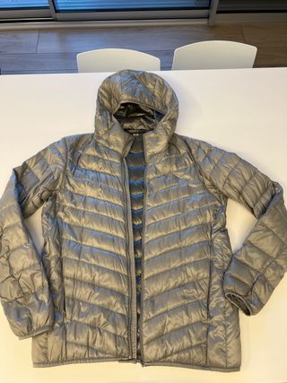 Plumas Uniqlo Talla M Gris