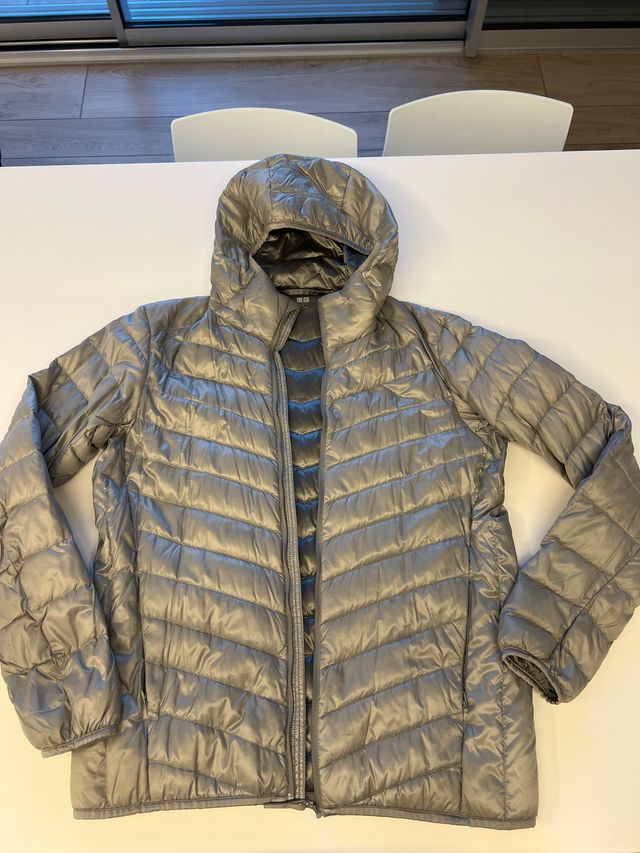 Plumas Uniqlo Talla M Gris