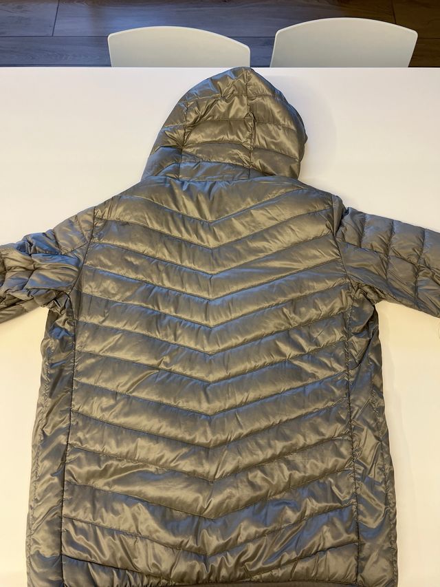 Plumas Uniqlo Talla M Gris
