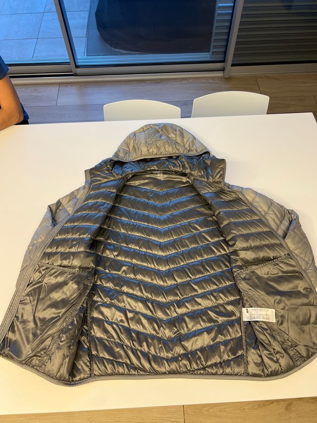 Plumas Uniqlo Talla M Gris