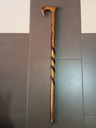 Bastón tallado, pájaro y serpiente.