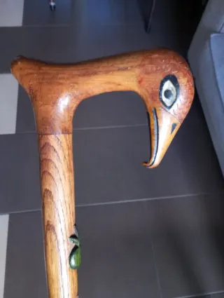 Bastón tallado, pájaro y serpiente.