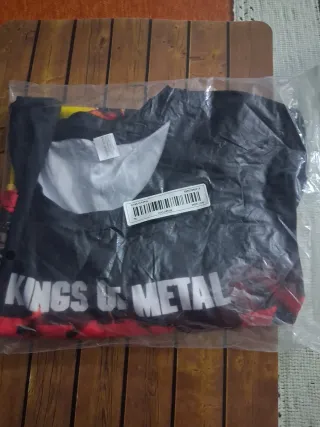 Camiseta Manowar Kings of Metal Negra/Roja