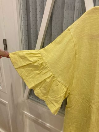 Camiseta manga volante Zara