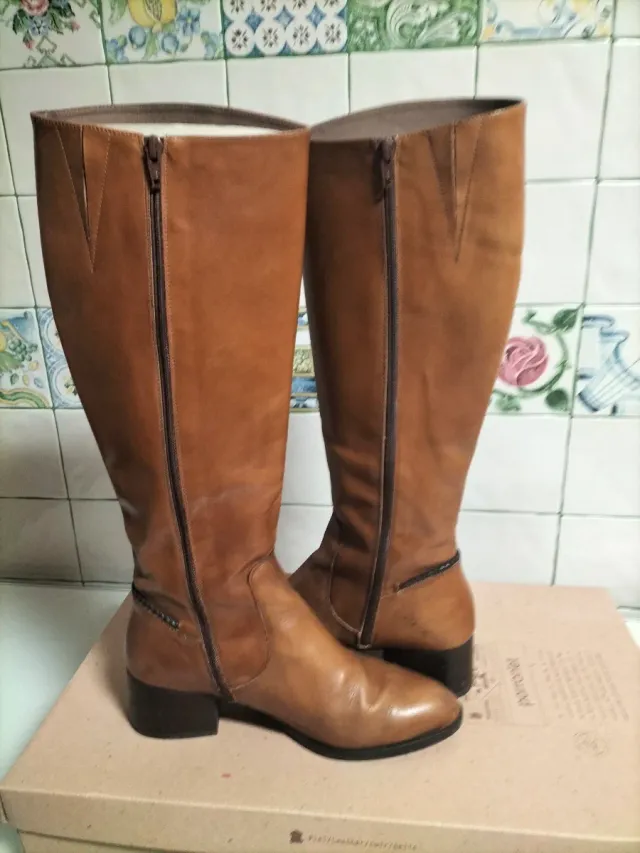Botas altas de piel Wonders marrones