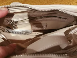 Bolso Pepe Jeans beige/crudo. 24x17x10cm