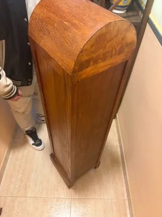 Mueble vitrina madera y cristal