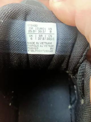 Zapatillas Asics Negras y Blancas