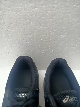 Zapatillas Asics Negras y Blancas