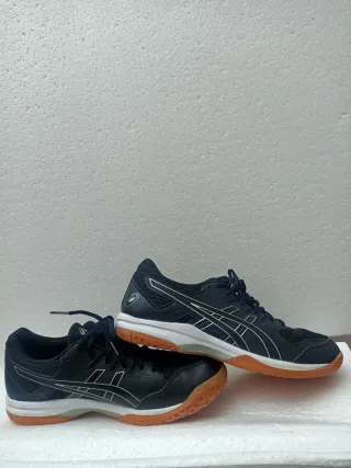Zapatillas Asics Negras y Blancas