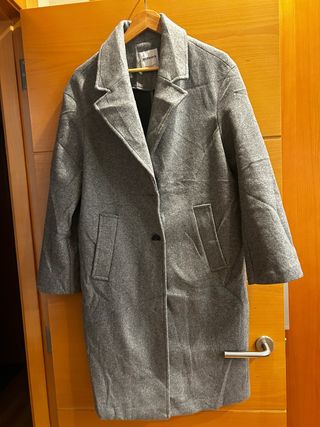 Abrigo gris Bershka
