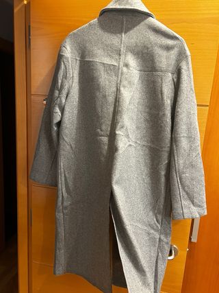 Abrigo gris Bershka