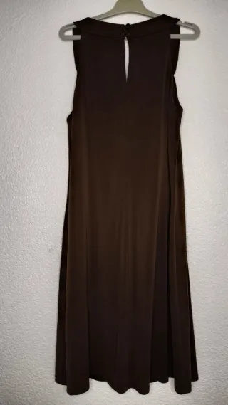 Vestido marrón con pedrería