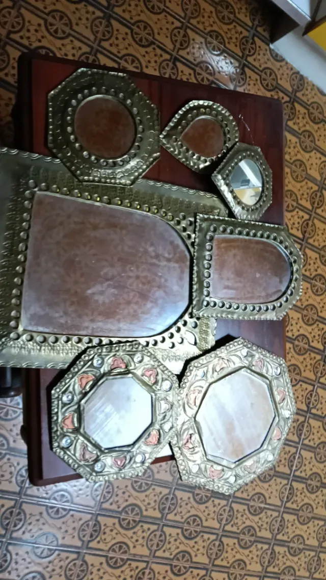 Lote de espejos de latón decorados