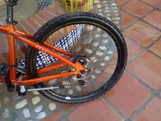 Bicicleta deportiva naranja