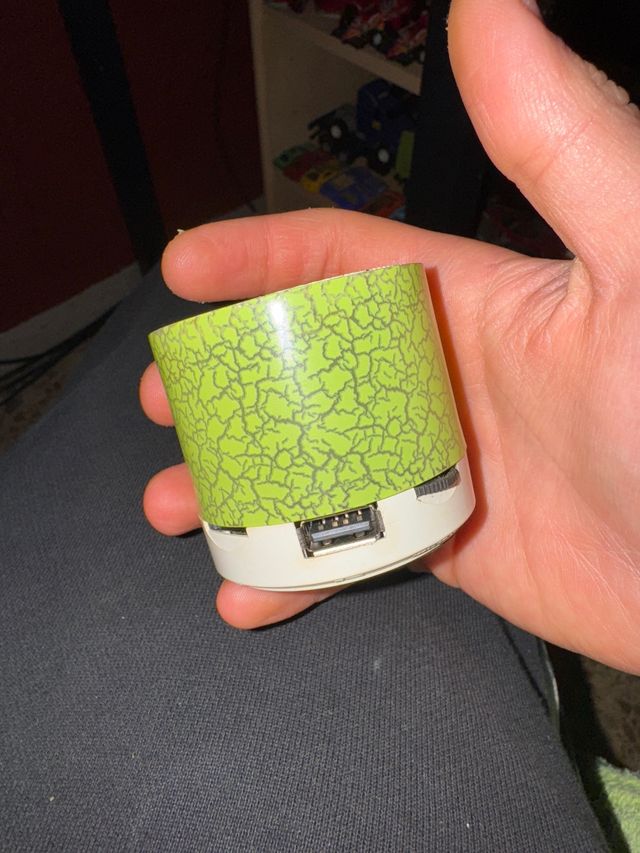 Altavoz Portátil Verde y Blanco