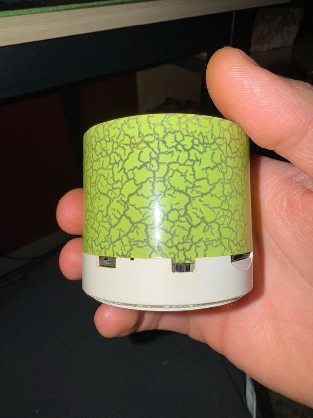 Altavoz Portátil Verde y Blanco