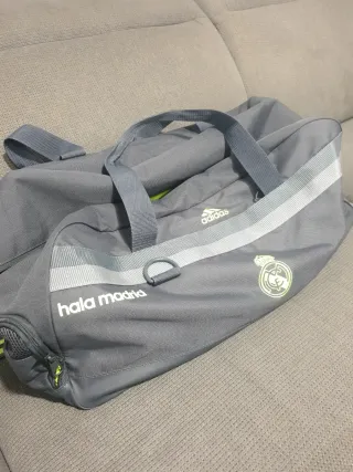 Bolsa de deporte Real Madrid.