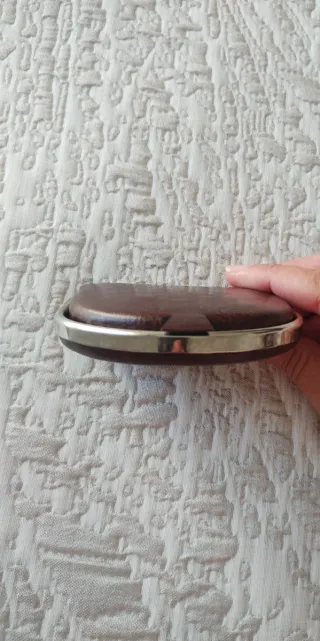 Monedero de cuero marrón