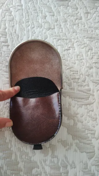 Monedero de cuero marrón