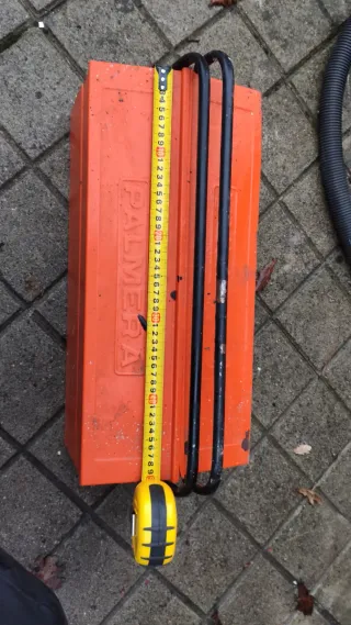 Caja de herramientas naranja de metal Palmera