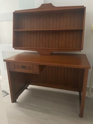 Scrivania e scaffale in legno massello