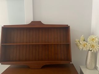 Scrivania e scaffale in legno massello