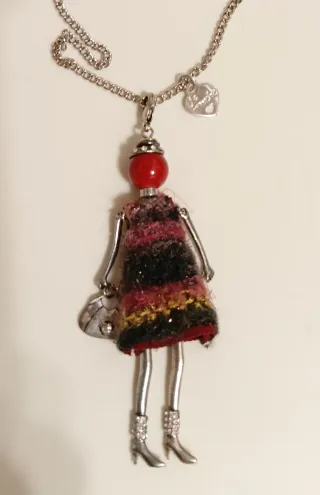 Collana con bambolina