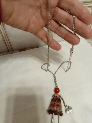 Collana con bambolina