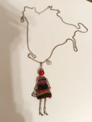 Collana con bambolina