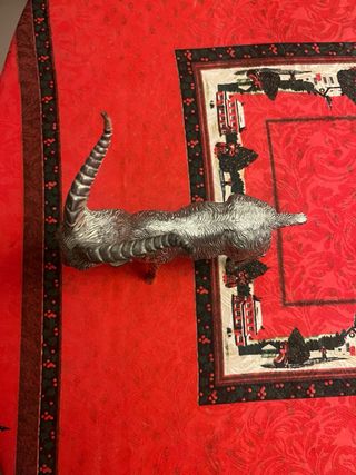 Figura de antílope plateado