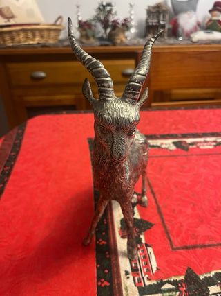 Figura de antílope plateado