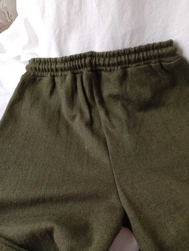 Pantalón chándal tejido punto verde oliva