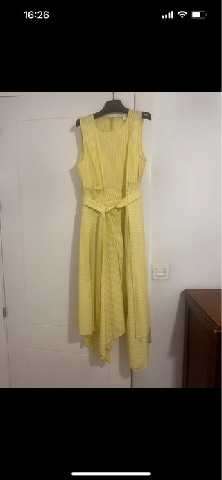 Vestido asimétrico amarillo