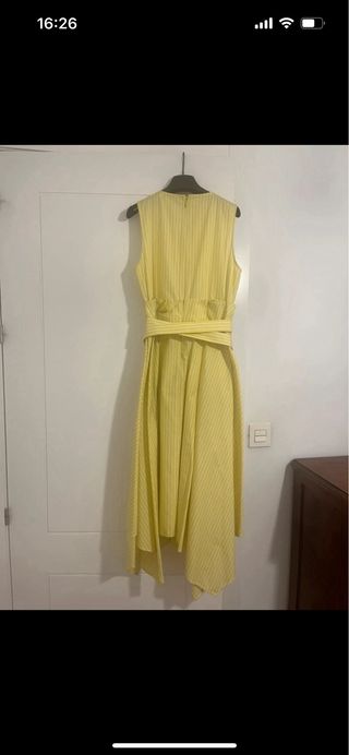 Vestido asimétrico amarillo