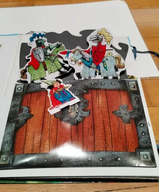 LIBROS-POP-UP EL CASTILLO MEDIEVAL (Spanish Edi...