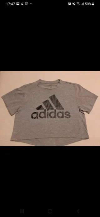 Camiseta Adidas gris cropped