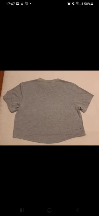 Camiseta Adidas gris cropped