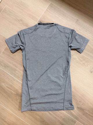 Camiseta Nike Pro Combat Gris
