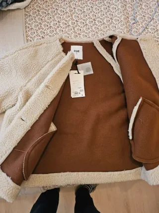 Cazadora borreguito bomber beige y marrón