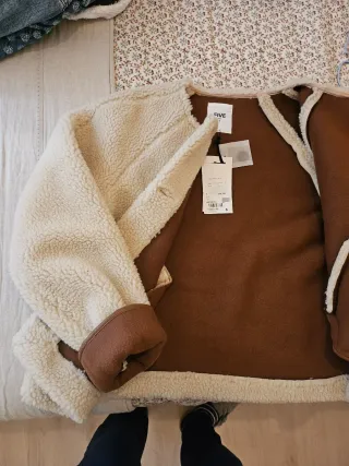 Cazadora borreguito bomber beige y marrón