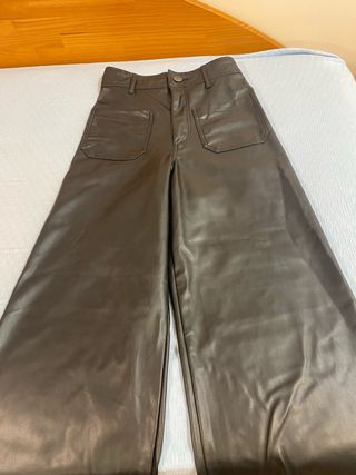 Pantalón de cuero Zara
