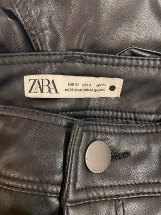 Pantalón de cuero Zara