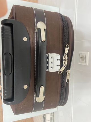 OFERTÓN!! MALETA DE VIAJE CON RUEDAS "JILIDA" 30L