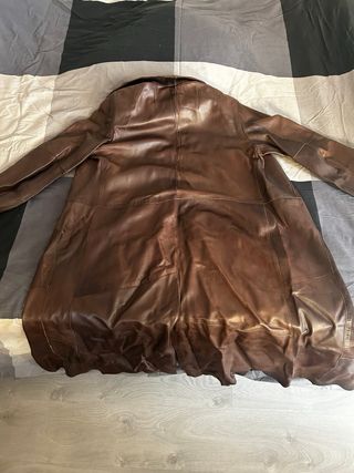 Abrigo de cuero marrón
